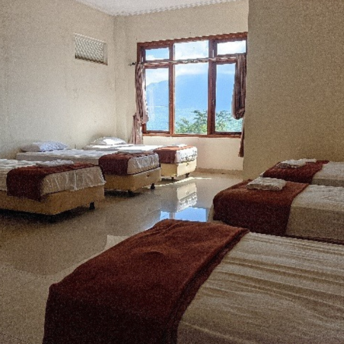 Kamar Barak Elena Dorm